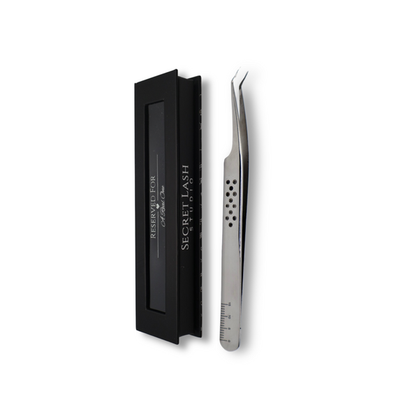 Lume 45° Isolation Tweezer